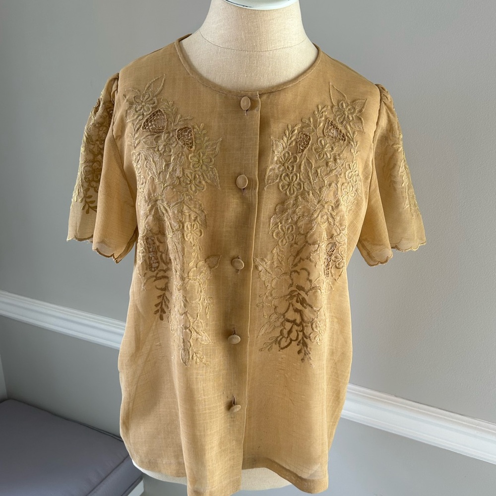 Beautiful natural semi sheer embroidered blouse - Picture 5 of 8